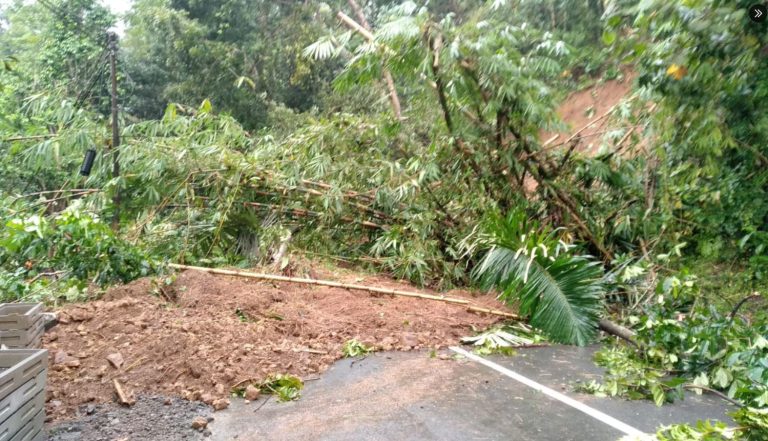 Longsor di Bantargadung Tutup Akses Sukabumi-Palabuhanratu